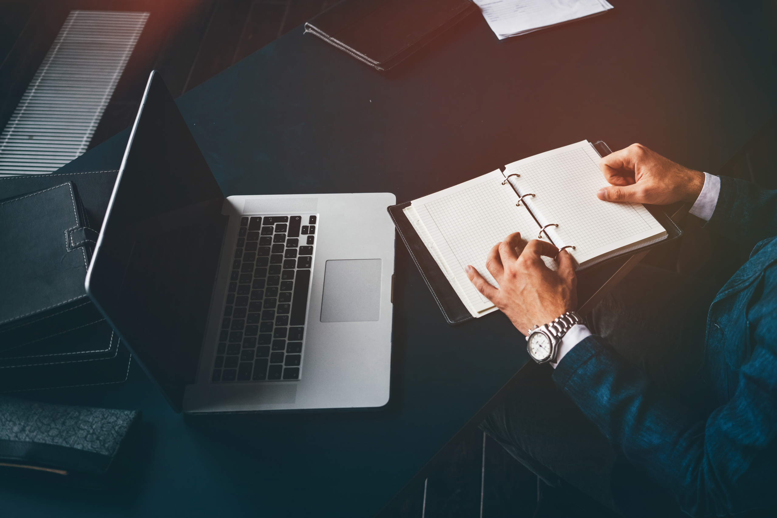 hands-with-notebook-scaled (2) E&I Cooperative Services agiliza los procesos de contratación de 5.000 miembros