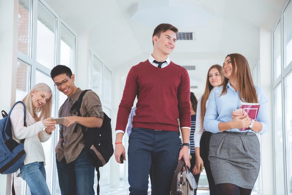Studenti nel corridoio